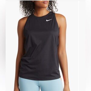 NIKE 🏃‍♀️ DRI FIT Running top + FREE SOCKS !